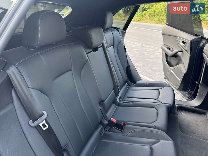 Внедорожник / Кроссовер Audi Q8 2019 в Киеве