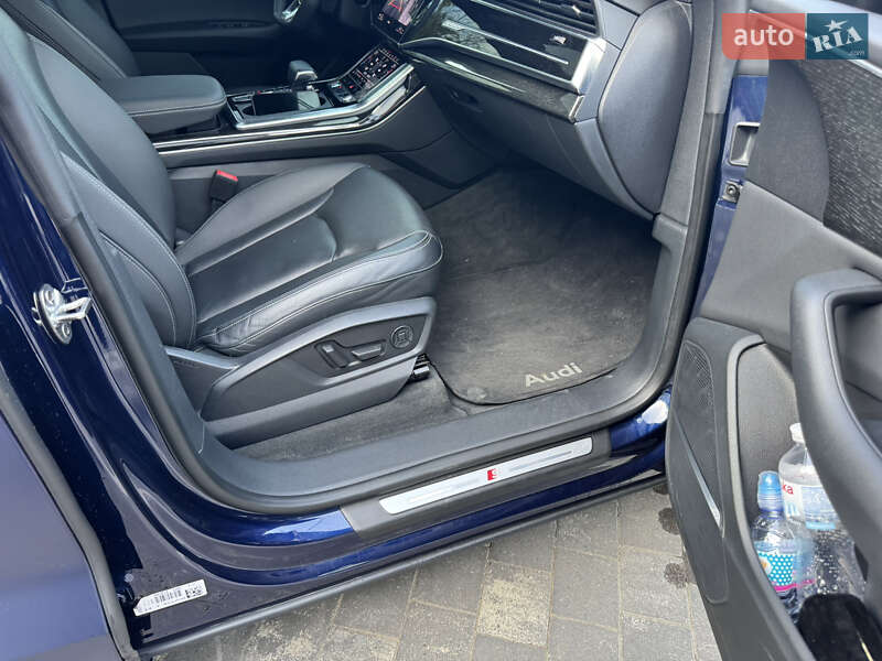 Внедорожник / Кроссовер Audi Q8 2019 в Киеве