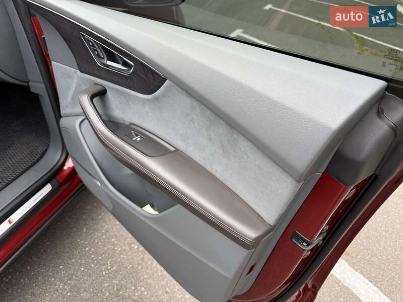 Внедорожник / Кроссовер Audi Q8 2021 в Одессе