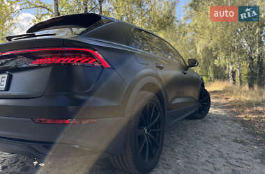 Внедорожник / Кроссовер Audi Q8 2022 в 