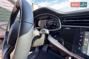 Внедорожник / Кроссовер Audi Q8 2022 в 