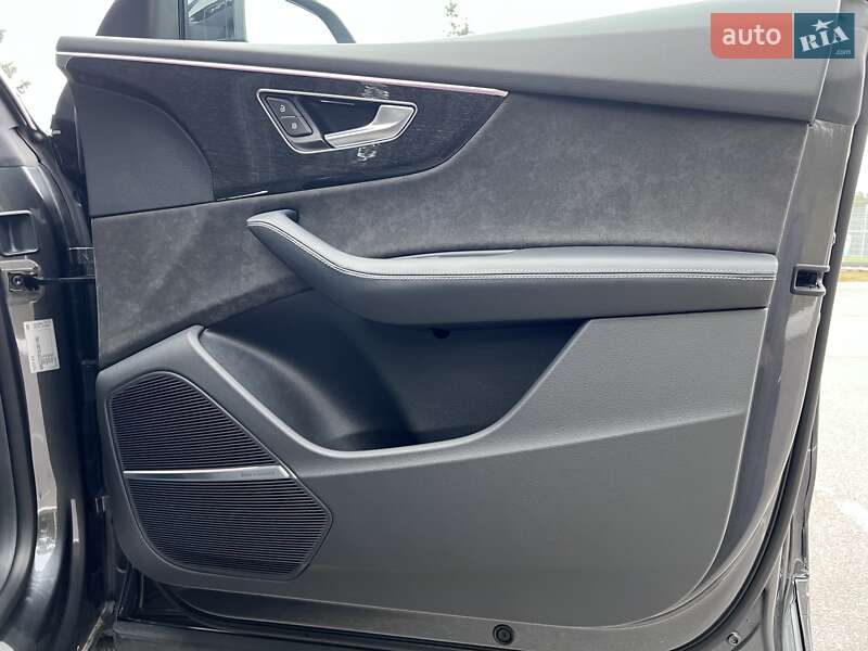 Позашляховик / Кросовер Audi Q8 2019 в Києві