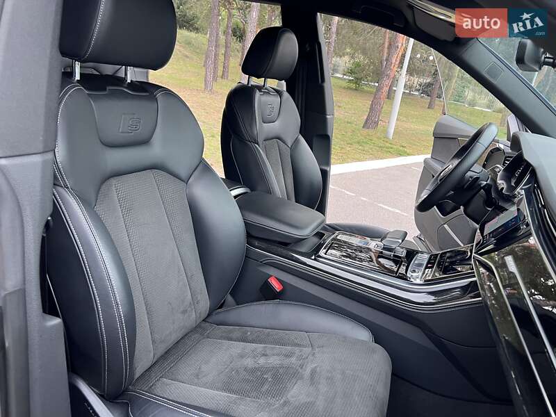 Позашляховик / Кросовер Audi Q8 2019 в Києві