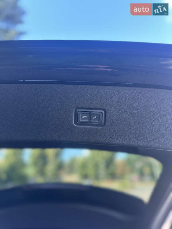 Внедорожник / Кроссовер Audi Q8 2022 в Киеве