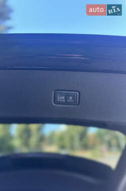Внедорожник / Кроссовер Audi Q8 2022 в 