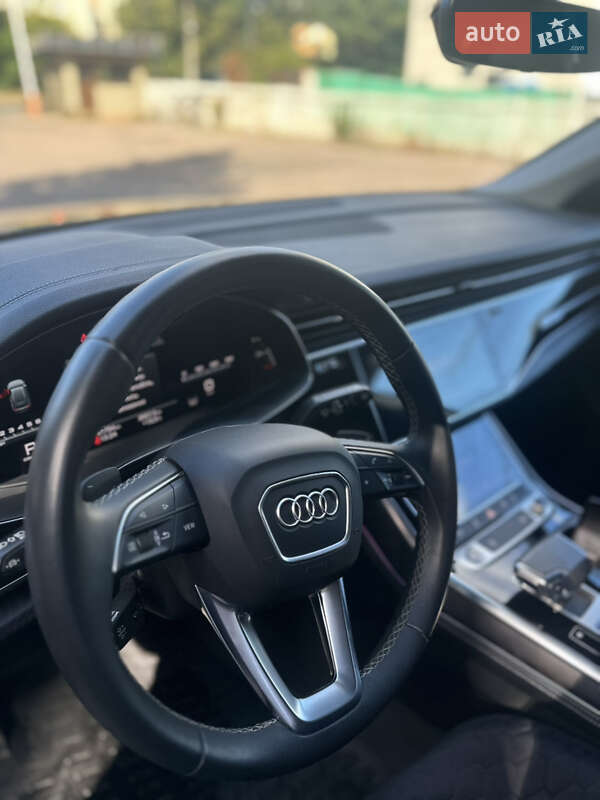 Внедорожник / Кроссовер Audi Q8 2022 в Киеве