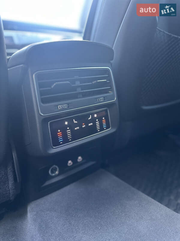 Внедорожник / Кроссовер Audi Q8 2022 в Киеве