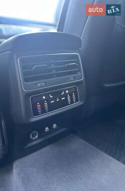 Внедорожник / Кроссовер Audi Q8 2022 в 