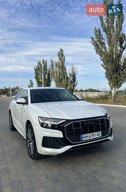 Внедорожник / Кроссовер Audi Q8 2021 в 