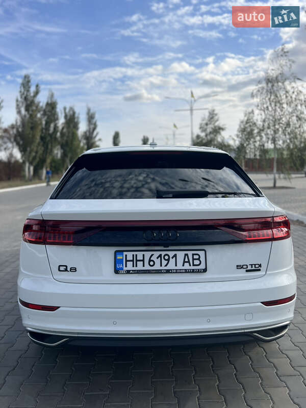 Внедорожник / Кроссовер Audi Q8 2021 в Измаиле