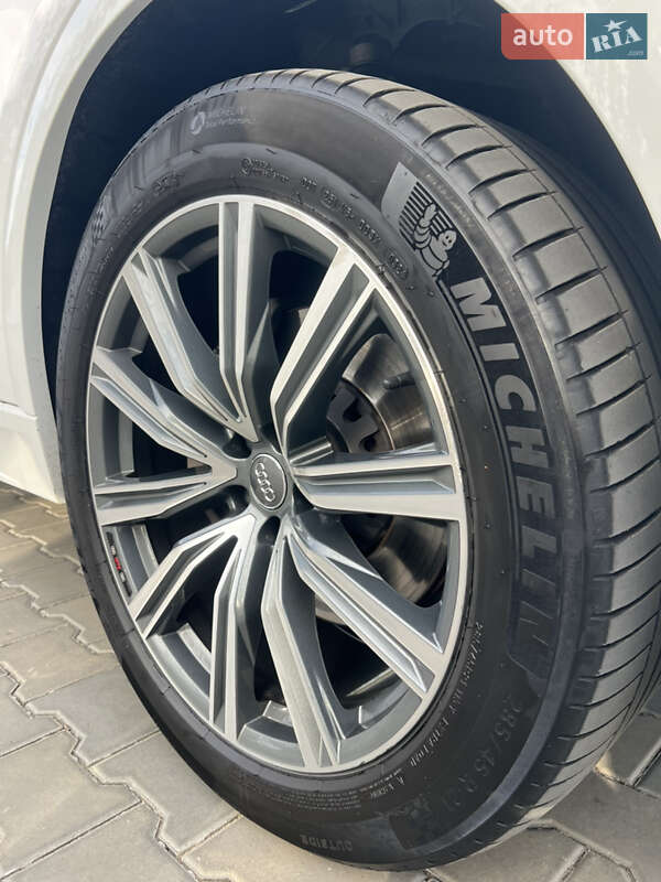 Внедорожник / Кроссовер Audi Q8 2021 в Измаиле