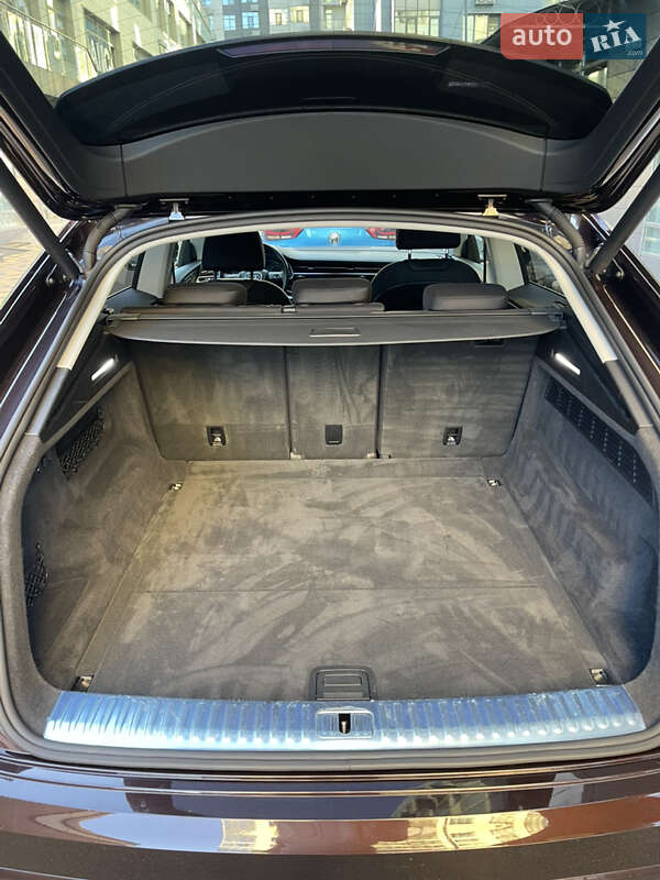 Внедорожник / Кроссовер Audi Q8 2019 в Киеве