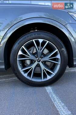 Внедорожник / Кроссовер Audi Q8 2024 в 