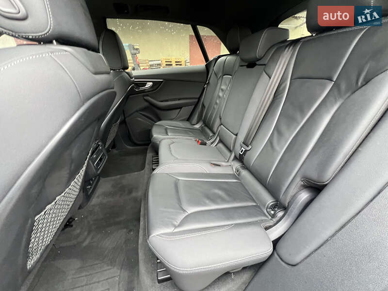 Позашляховик / Кросовер Audi Q8 2019 в Стрию
