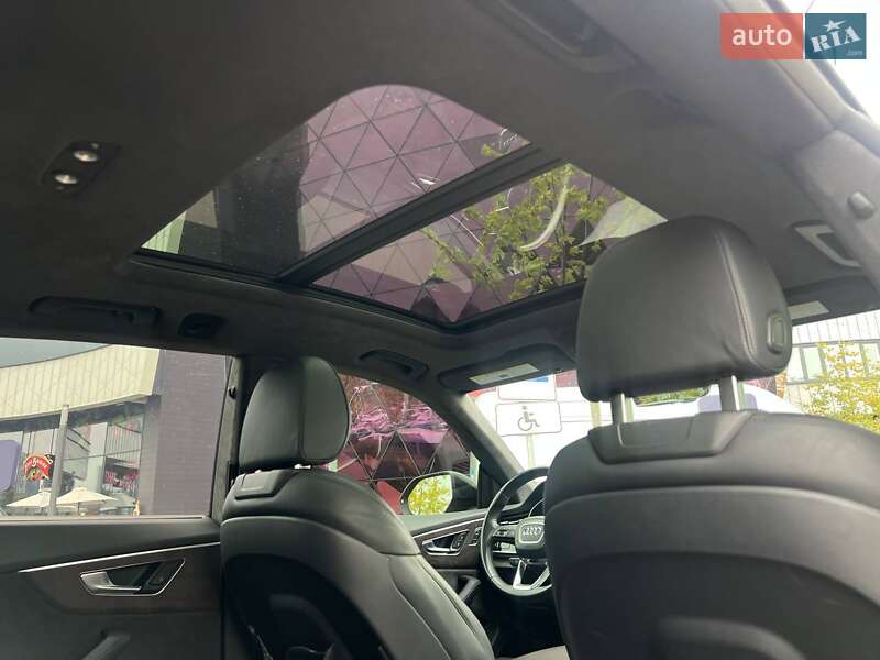 Внедорожник / Кроссовер Audi Q8 2018 в Киеве