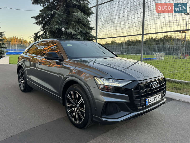 Позашляховик / Кросовер Audi Q8 2021 в 
