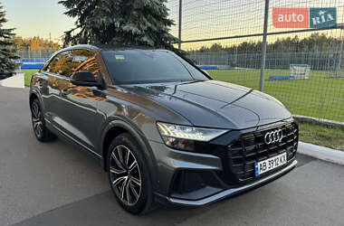 Позашляховик / Кросовер Audi Q8 2021 в 