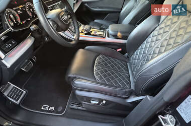 Позашляховик / Кросовер Audi Q8 2021 в 