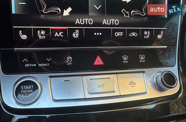 Позашляховик / Кросовер Audi Q8 2021 в 