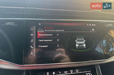 Позашляховик / Кросовер Audi Q8 2021 в 