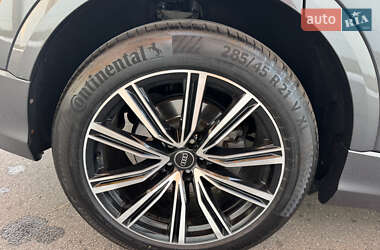 Позашляховик / Кросовер Audi Q8 2021 в 