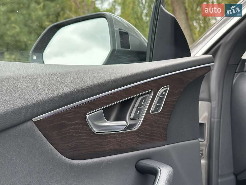 Внедорожник / Кроссовер Audi Q8 2019 в Киеве