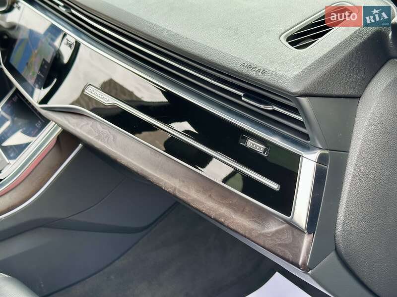 Внедорожник / Кроссовер Audi Q8 2019 в Киеве