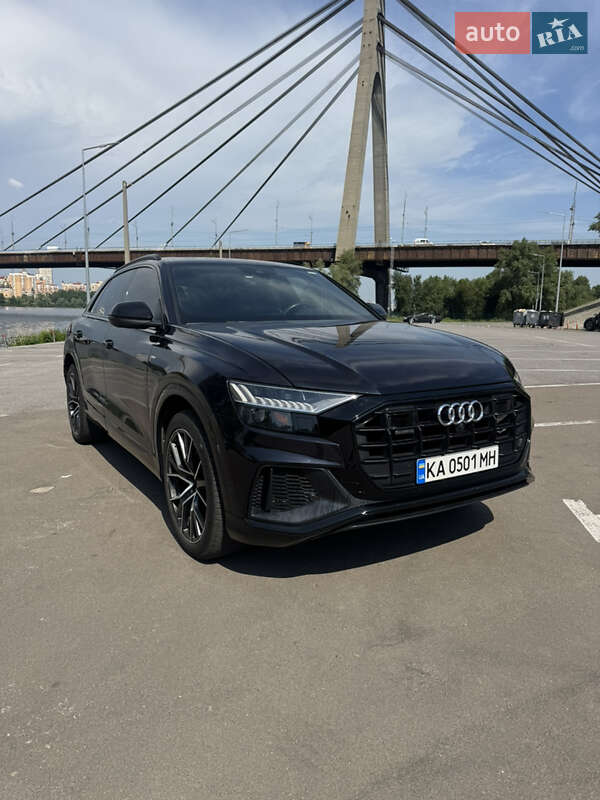 Позашляховик / Кросовер Audi Q8 2018 в 