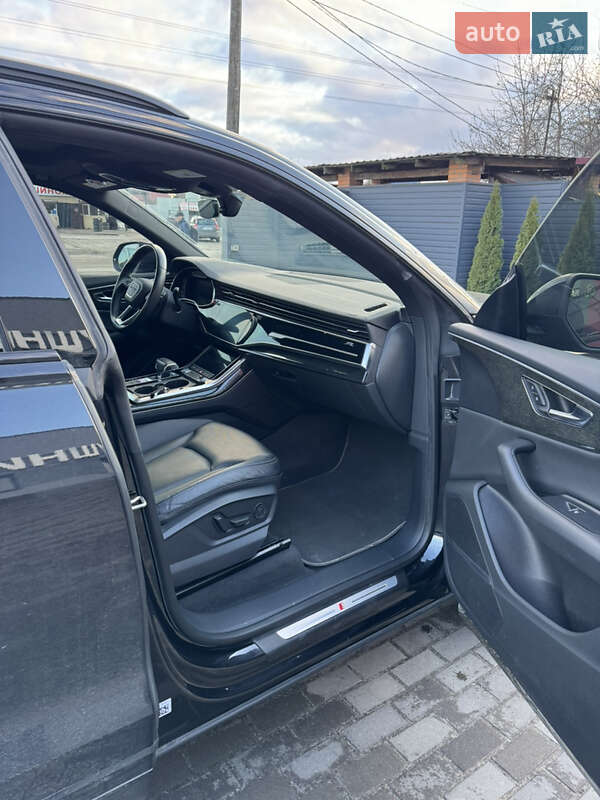 Внедорожник / Кроссовер Audi Q8 2018 в Киеве