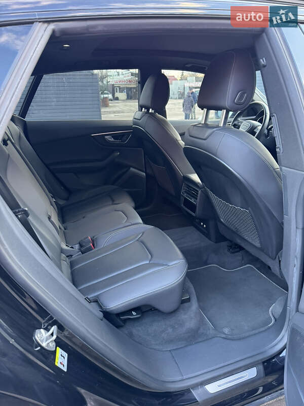 Внедорожник / Кроссовер Audi Q8 2018 в Киеве