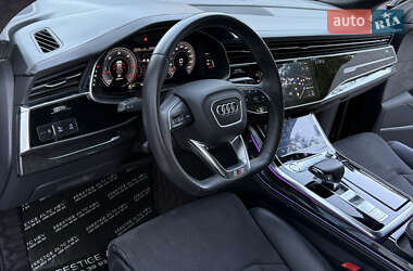 Позашляховик / Кросовер Audi Q8 2019 в 