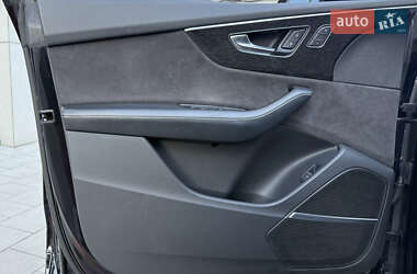 Позашляховик / Кросовер Audi Q8 2019 в 