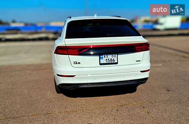 Внедорожник / Кроссовер Audi Q8 2021 в 