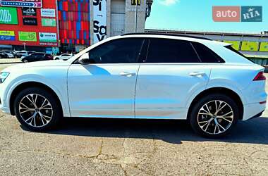 Внедорожник / Кроссовер Audi Q8 2021 в 