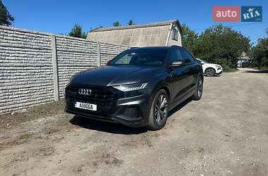 Позашляховик / Кросовер Audi Q8 2021 в 