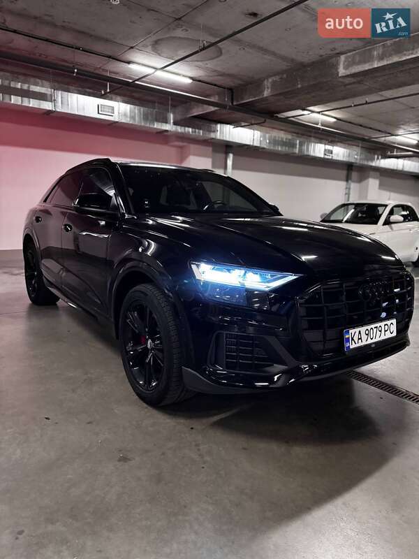 Внедорожник / Кроссовер Audi Q8 2018 в 