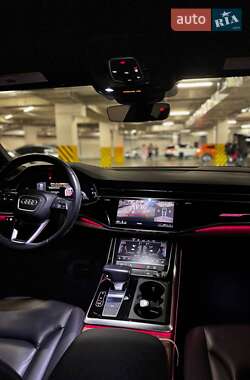 Внедорожник / Кроссовер Audi Q8 2018 в 