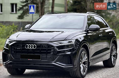 Внедорожник / Кроссовер Audi Q8 2021 в 