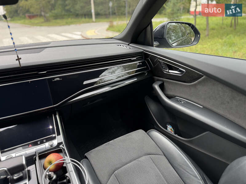 Позашляховик / Кросовер Audi Q8 2021 в Львові