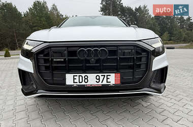 Позашляховик / Кросовер Audi Q8 2022 в 