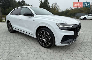 Позашляховик / Кросовер Audi Q8 2022 в 