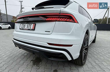 Позашляховик / Кросовер Audi Q8 2022 в 