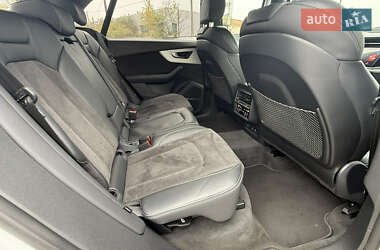 Позашляховик / Кросовер Audi Q8 2022 в 