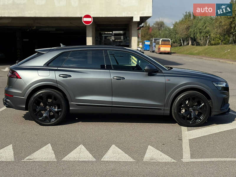 Внедорожник / Кроссовер Audi Q8 2018 в Киеве