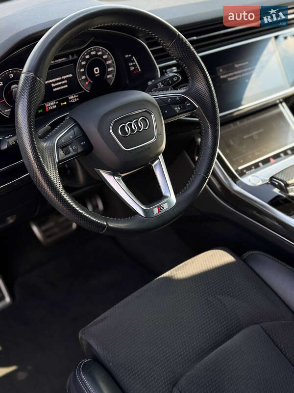 Внедорожник / Кроссовер Audi Q8 2018 в Киеве