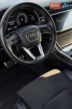 Внедорожник / Кроссовер Audi Q8 2018 в 