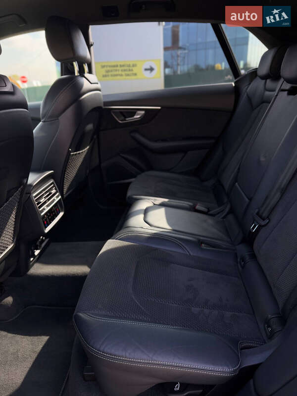 Внедорожник / Кроссовер Audi Q8 2018 в Киеве