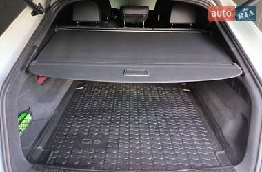 Внедорожник / Кроссовер Audi Q8 2021 в 