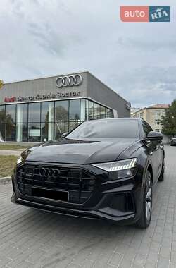 Внедорожник / Кроссовер Audi Q8 2021 в 