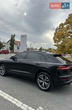 Внедорожник / Кроссовер Audi Q8 2021 в 